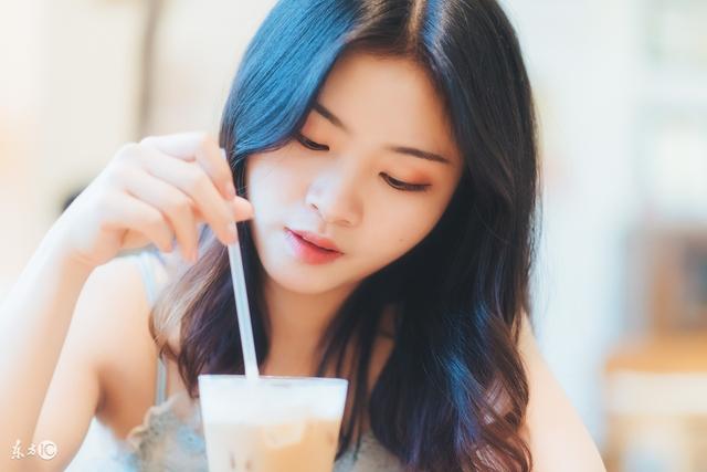 小说：高手和美女打架占便宜，被美女打的流鼻血