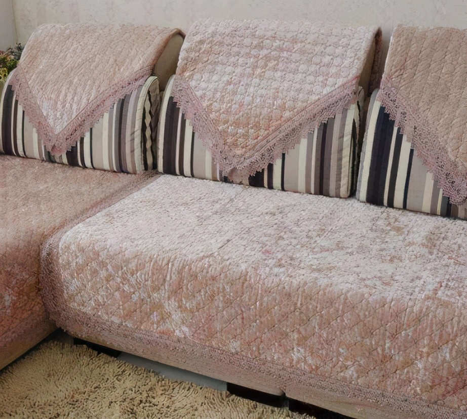 沙发又硬又黑,沙发污渍清理有色差