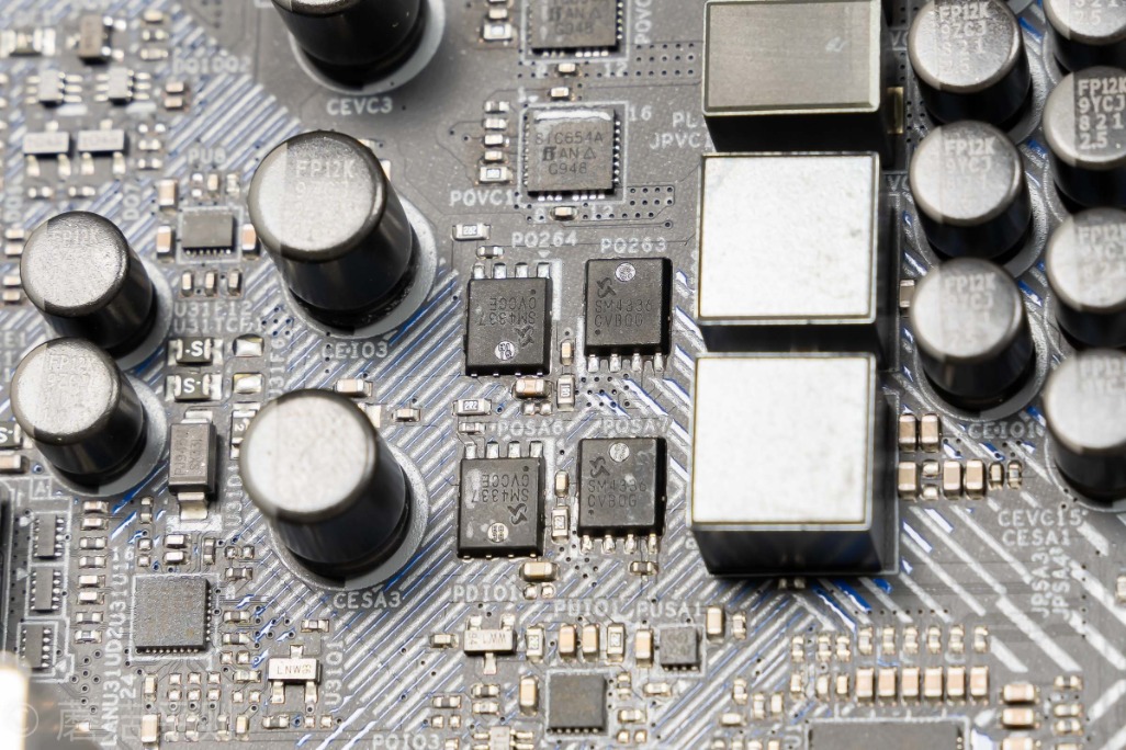 颜值高的z690主板,华擎z490极限玩家4