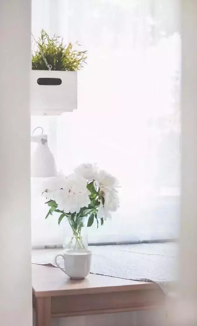 往脚上涂花露水会怎么样,花露水喷脚上有什么用