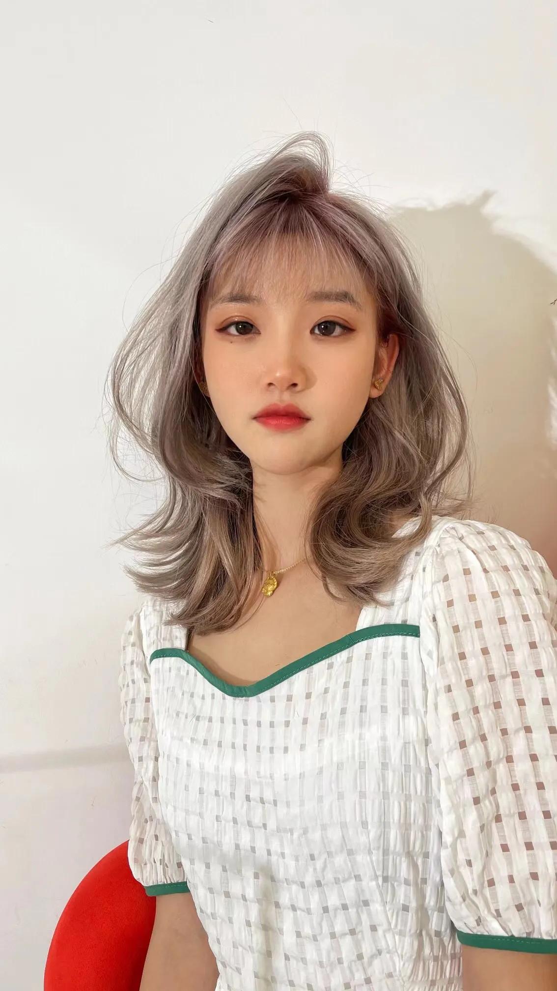 流行发色显白减龄长直发,中长发低调高级显白发色