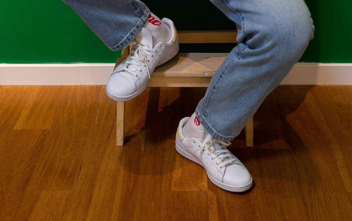 阿迪和耐克小白鞋哪个好,阿迪达斯和小白