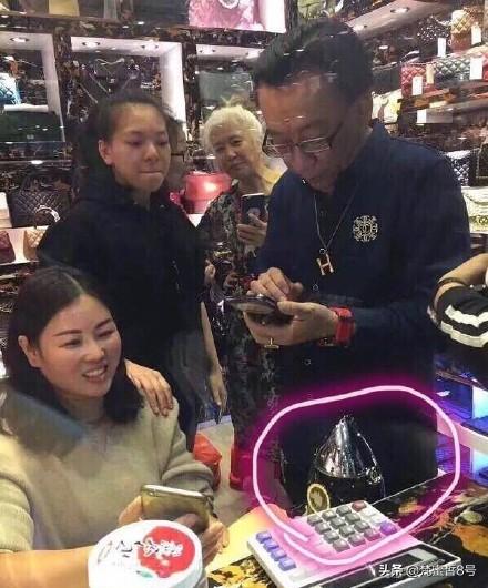 侯耀华否认女徒弟安娜金，直言感到冤枉，形象受损身价才5000