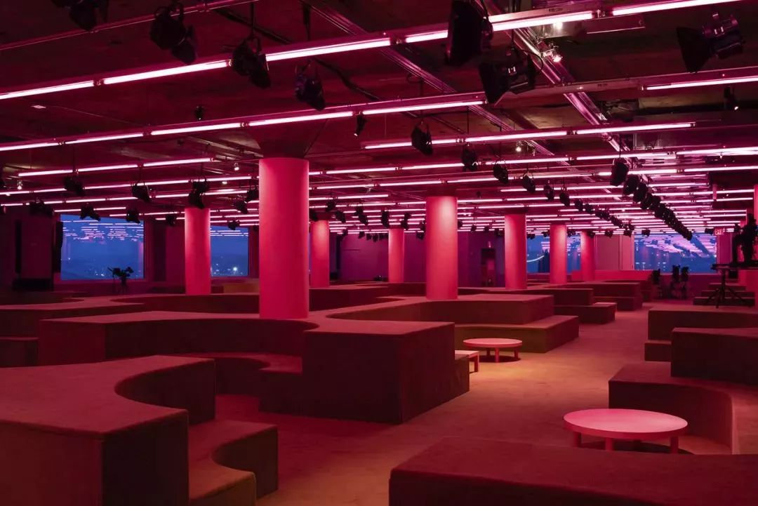 prada2019秋冬女装配色要点,prada2020早春度假系列