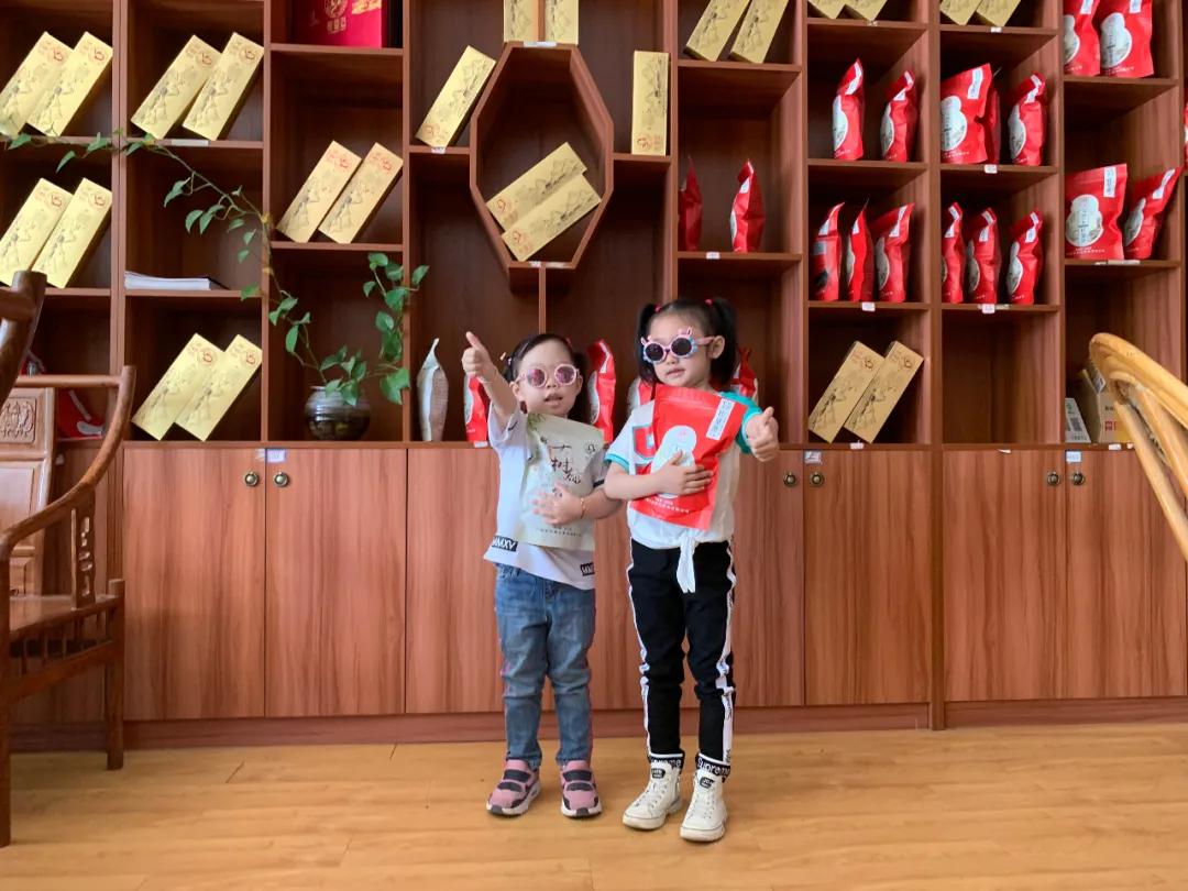 这帮人五一用爱心启航，一起为广西凌云大山的孩子点燃艺术之梦！