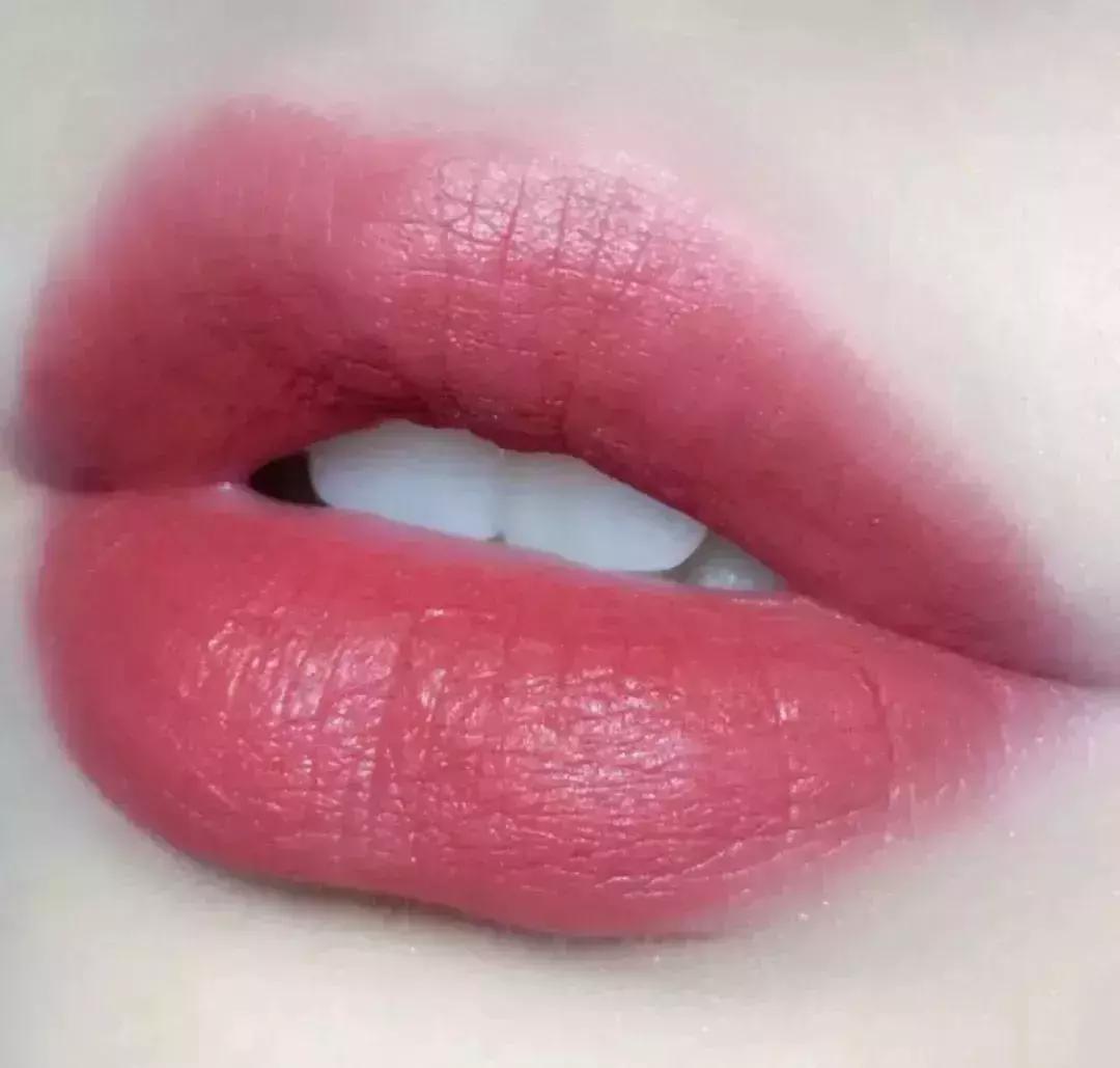 白桃乌龙口红适合黑黄皮,阿玛尼适合黑黄皮的口红