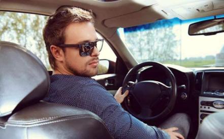 开车忘带驾照交警怎么处理,开车忘记带驾驶证怎么处罚