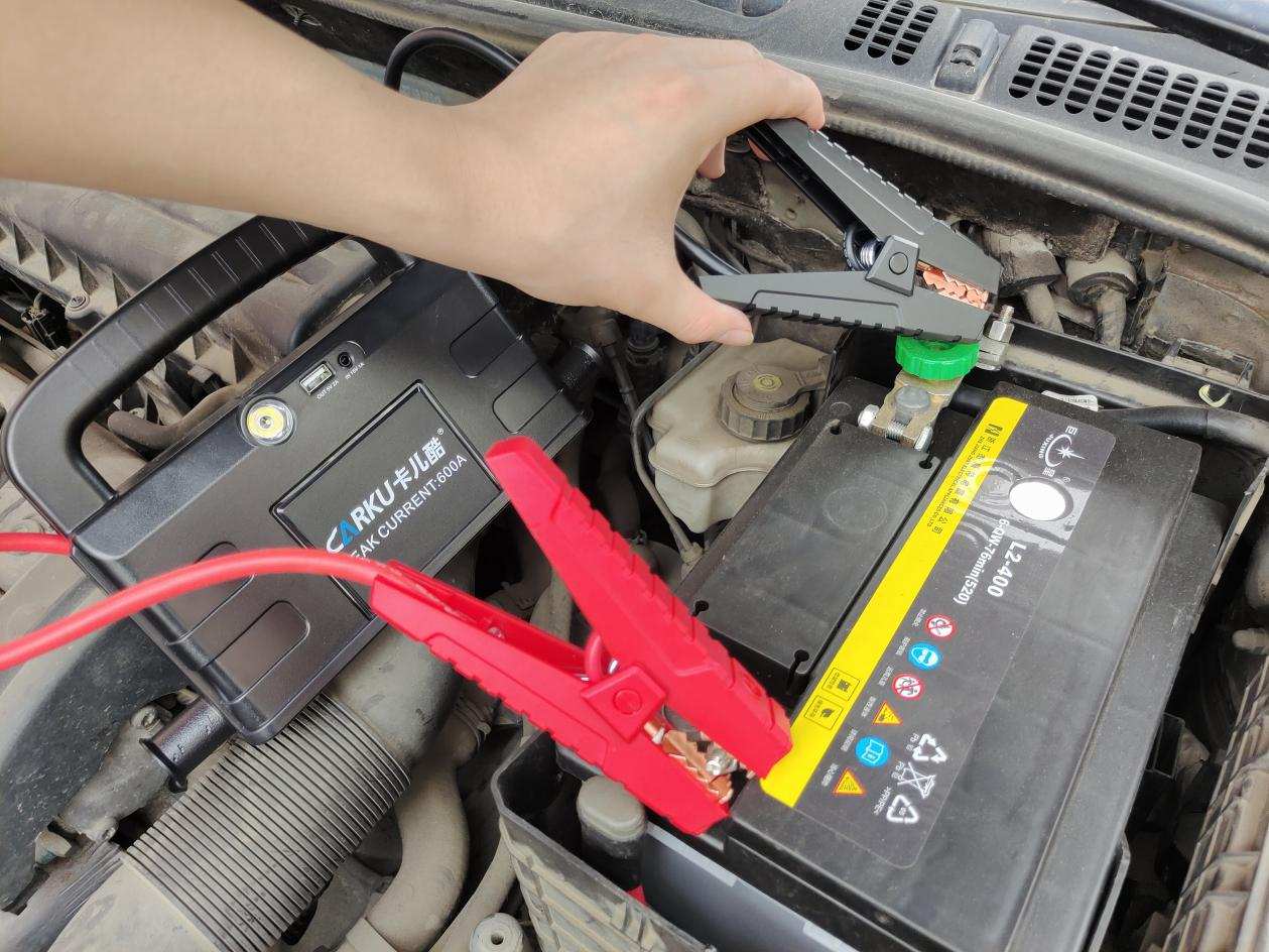 卡儿酷汽车应急启动电源怎样使用,卡儿酷汽车启动电源使用详细操作