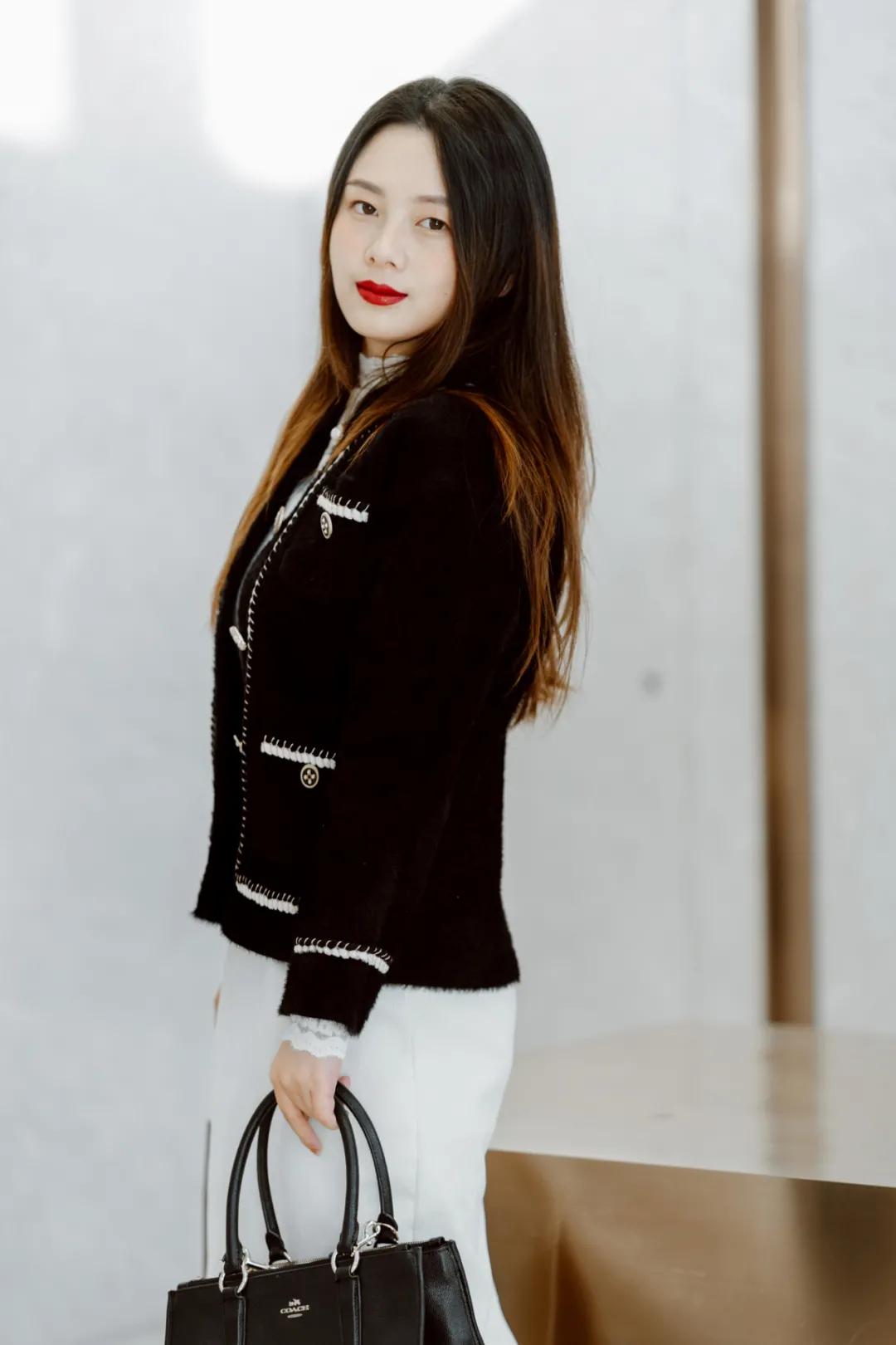 你还在穿小高领吗？这件内搭=很贵