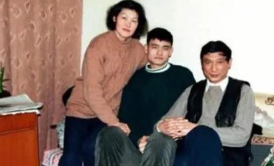 姚明的身高长多少米,姚明他爸的身高是多高