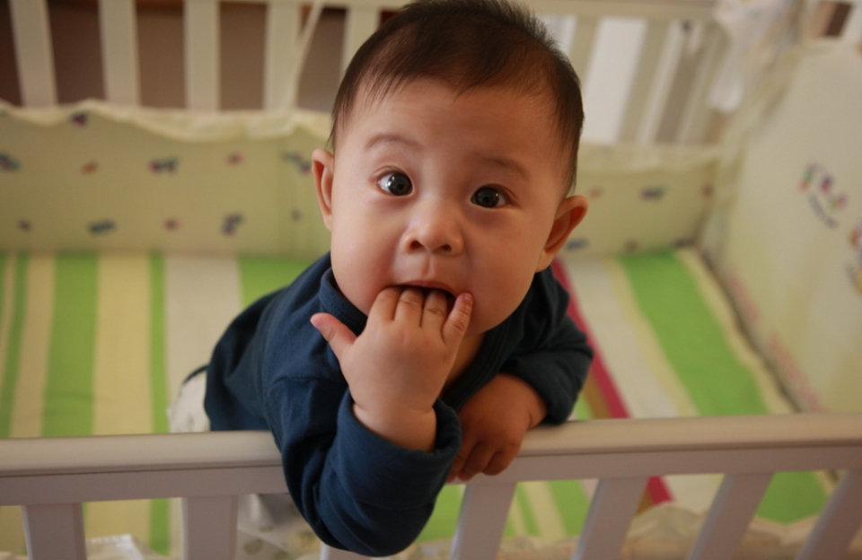 三个月大的宝宝吮手指需要制止吗,如何改掉婴儿吮手指习惯