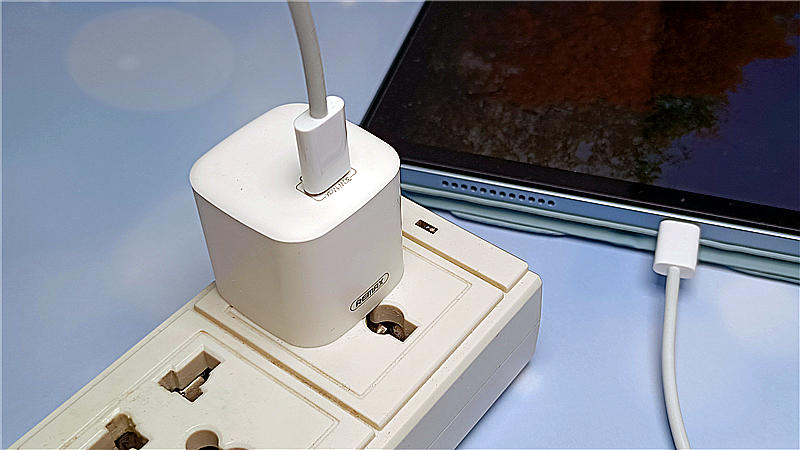 睿量35w双c口氮化镓充电器测评,remax20w氮化镓充电器评测