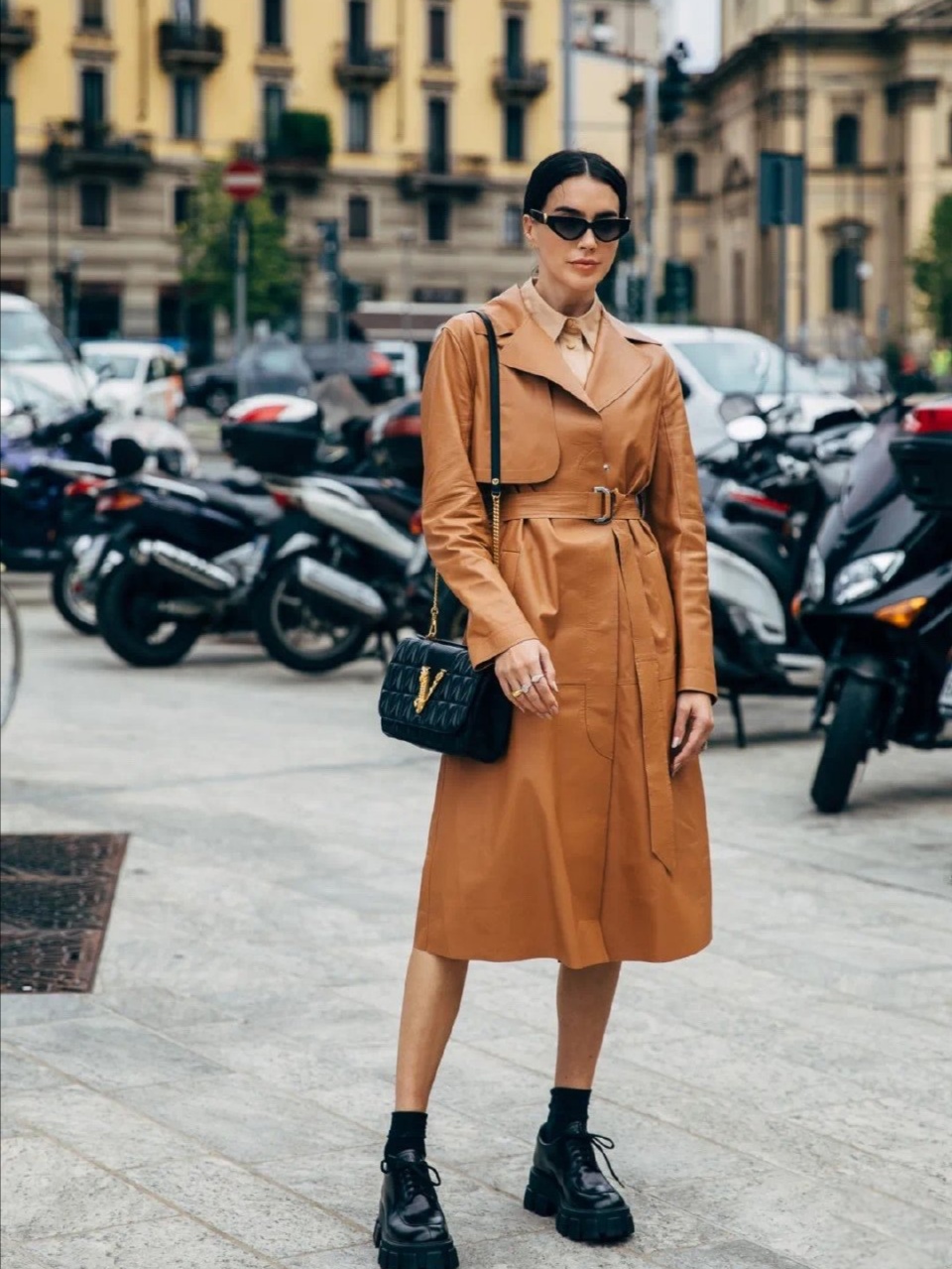 女人出门包包里都装什么,女人出门包包会带什么东西呢