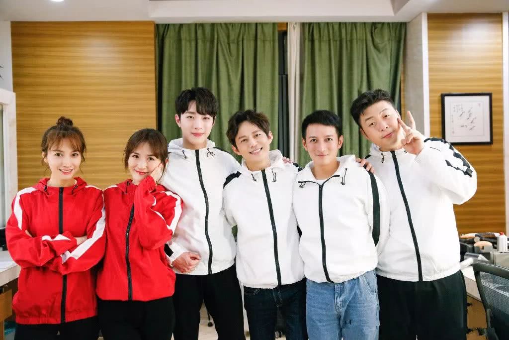 男朋友太帅吸引异性怎么办,男朋友太帅怎么办