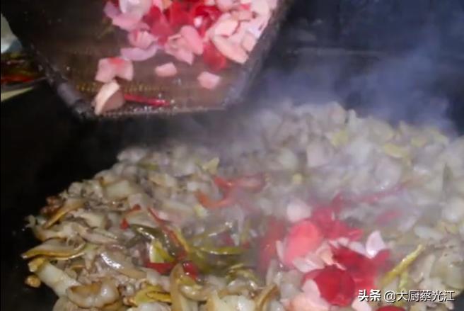 厨师炖肉片的正宗做法,厨师教你做地道水煮肉片