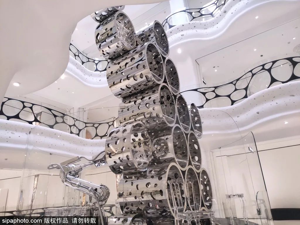 一个地铁站三条线,地铁边的吃喝玩乐