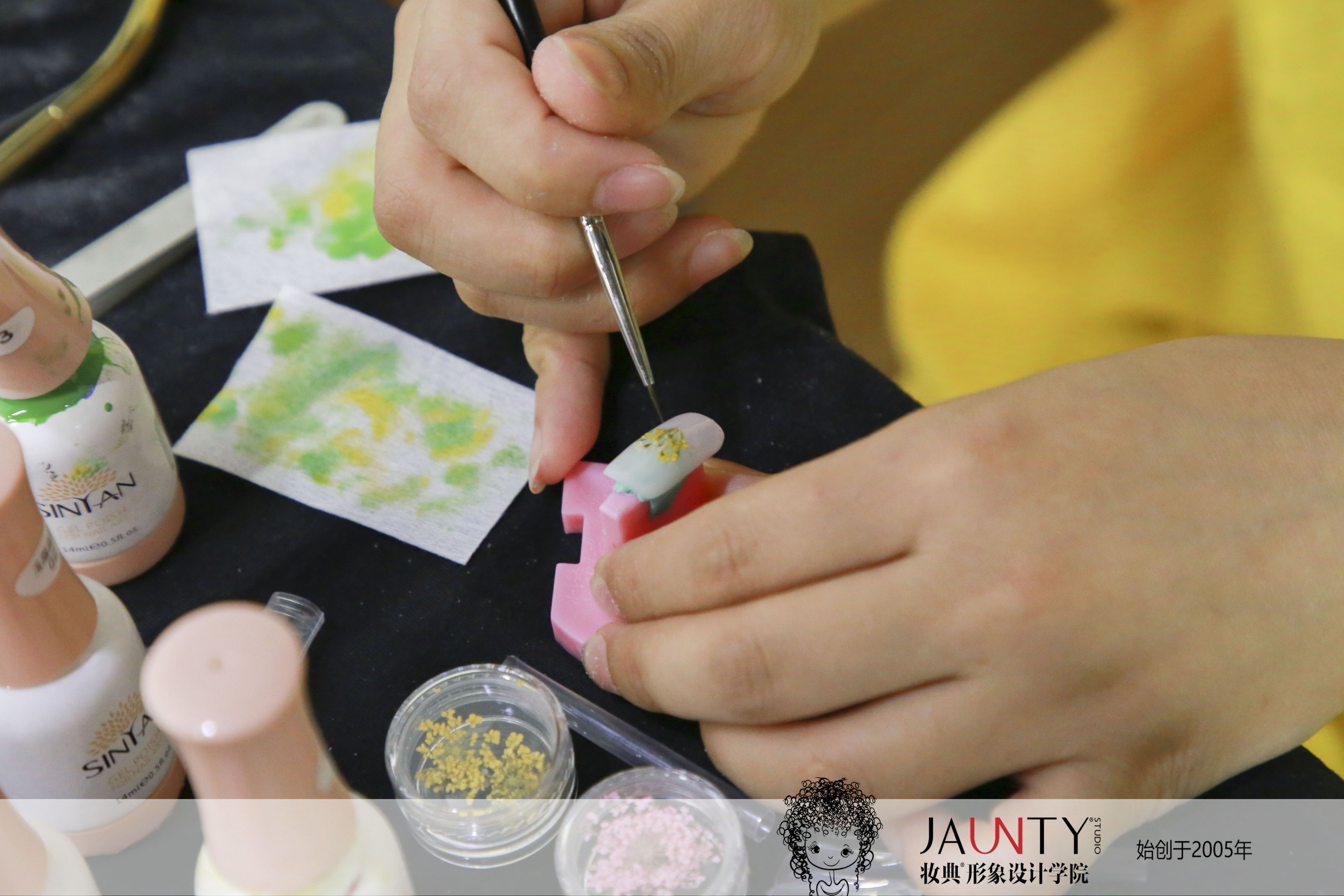 学美甲有多难,美甲师要学些什么