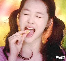 白到发光的崔雪莉又被人工智能吐槽了！