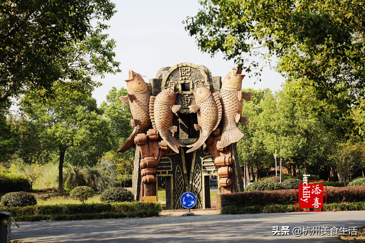 镇江美食三茅宫地锅鸡,镇江美食推荐锅盖面