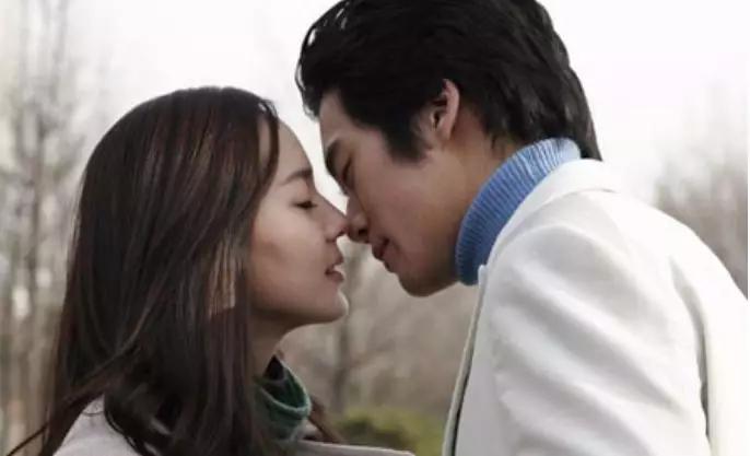 接吻只会亲亲怎么办,怎么接吻才能让女生对你刮目相看