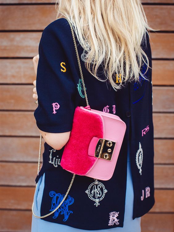 2000块钱的包包能称得上好吗,几千就能买到的大牌包包