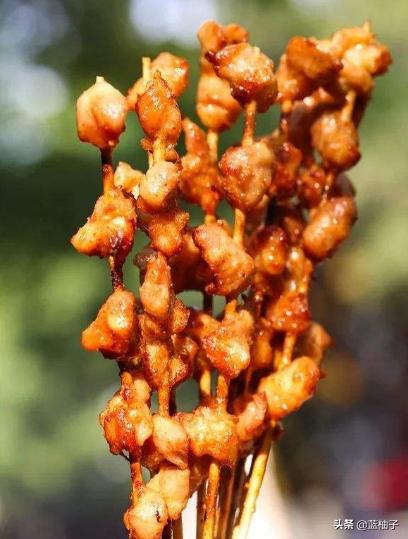 不油的炸串，比烧烤更嫩，比火锅更入味，从素到肉炸嘛嘛香，好吃