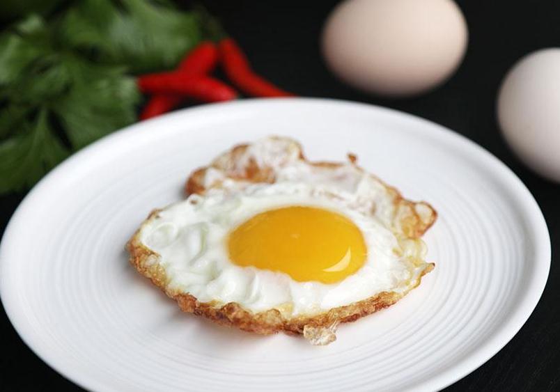 煎鸡蛋怎样不让溅出来油,怎么煎鸡蛋不会溅油