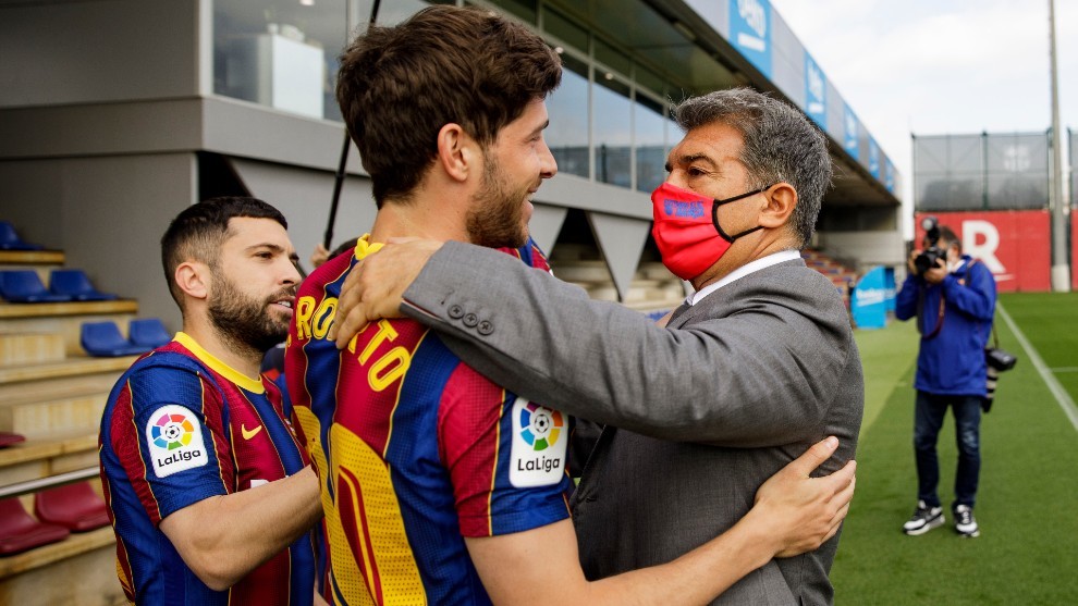 巴萨为何执意跟登贝莱续约,巴萨可以放弃登贝莱吗