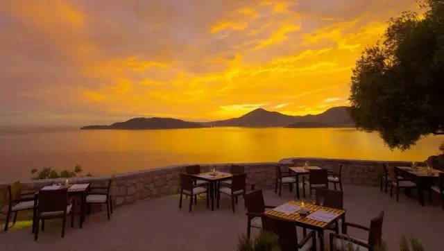 一晚80000，历时10年，耗资33亿的上海安缦，...