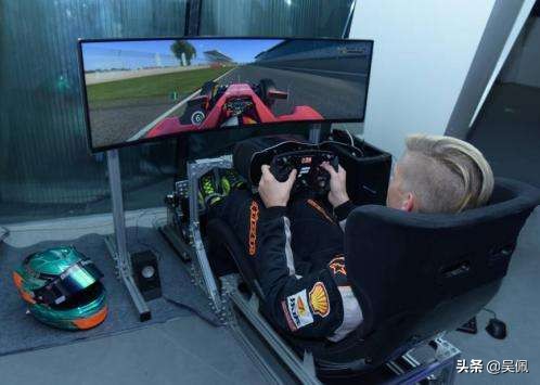 如何不出门也能成为车神 (如何成为车神二指操作)