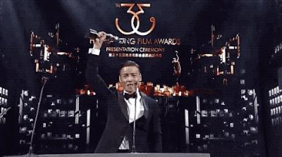 蔡少芬张晋全家福上热搜，三胎儿子“唐装”出镜，年味儿十足