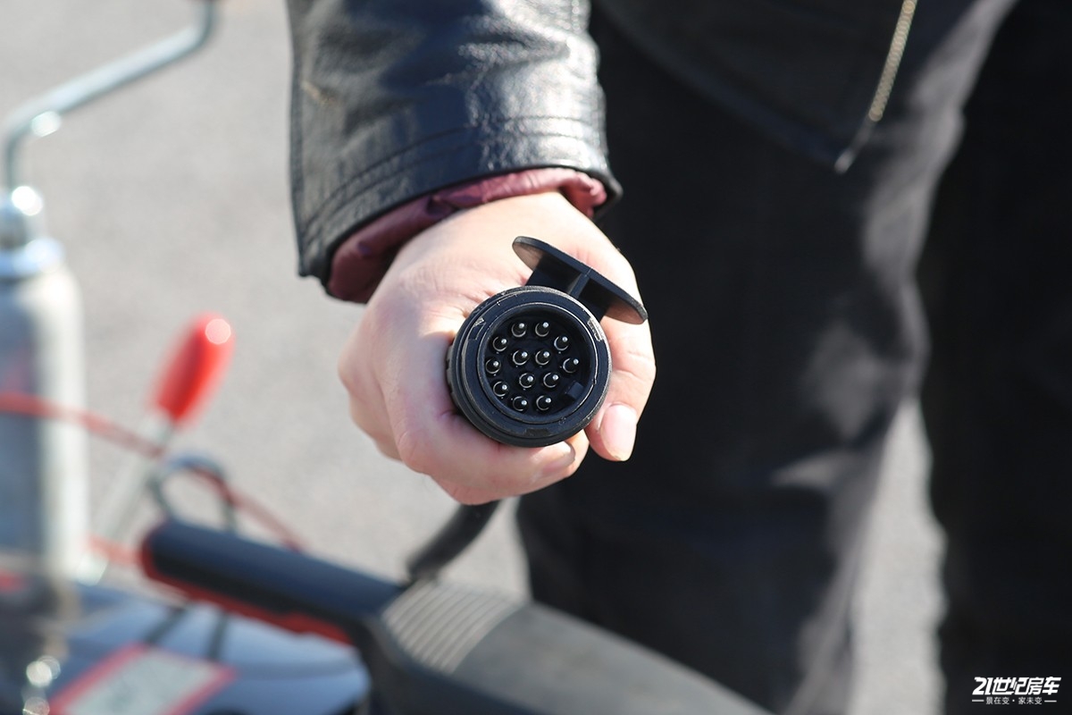 英国百丽d4,发现4拖挂式房车