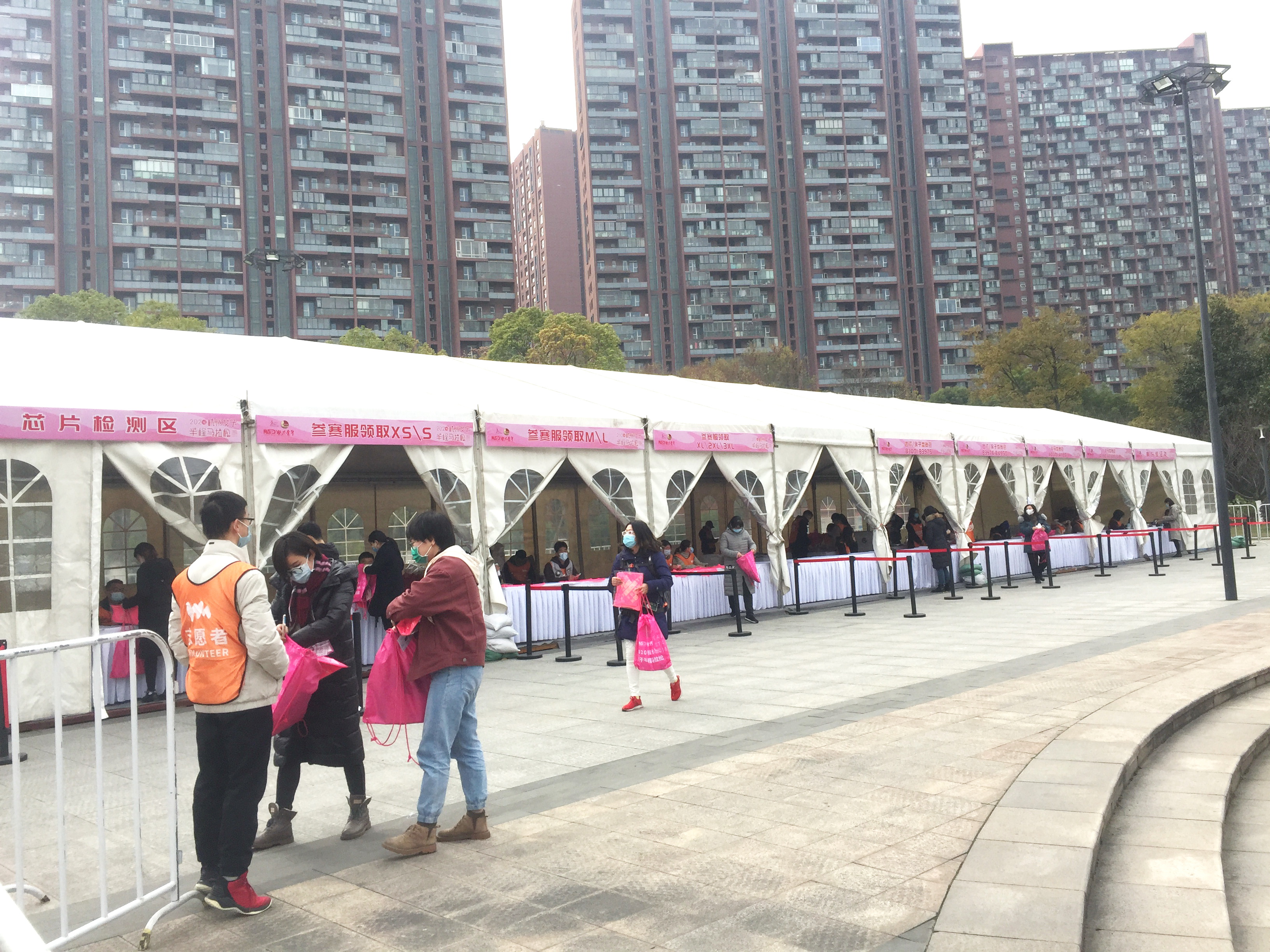 人生第二个半马，和美力粉红军团奔跑在钱塘江边