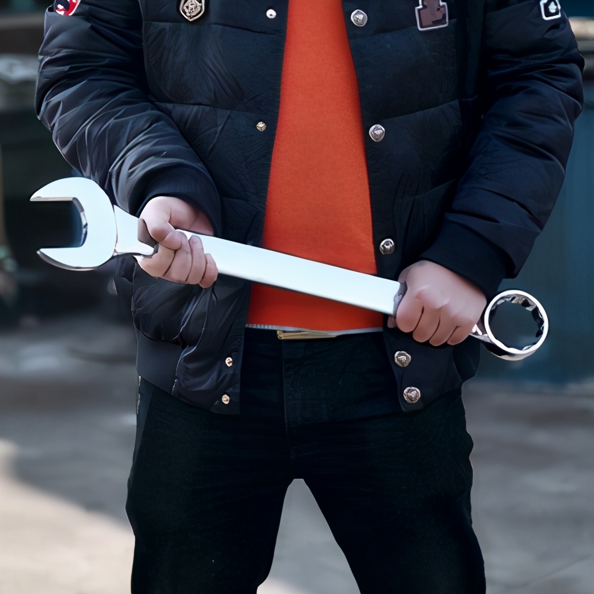 汽车上合法的防身工具有哪些,车上放上这几样防身工具