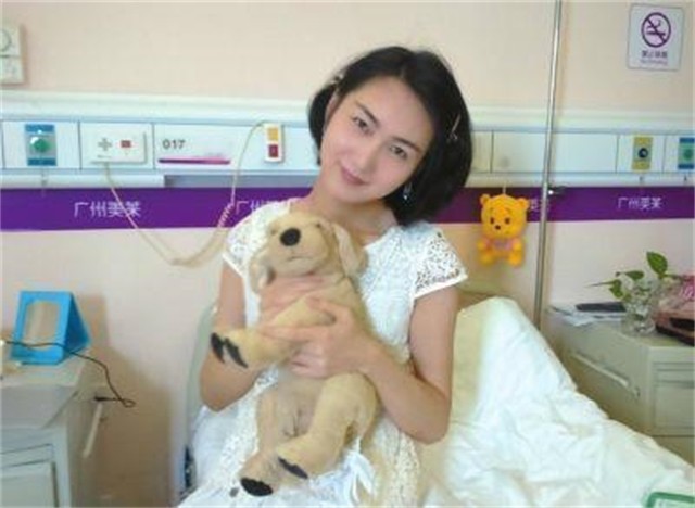 05年“背母上大学”的刘霆，10年后接受变性手术，后来怎样了？