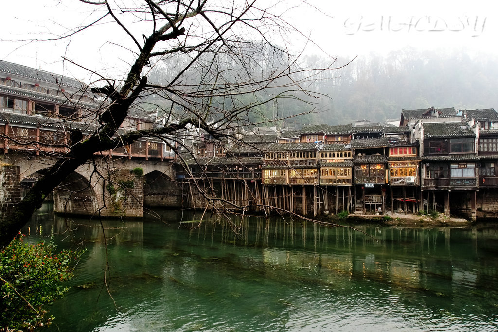 西安到凤凰古城旅游攻略,长沙张家界凤凰古城旅游攻略