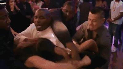 脱衣舞娘卡迪B的心酸成名史：隆过胸，差点死在手术台上