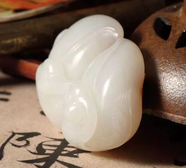 和田糖玉碧玉墨玉哪个值钱,啥样的翠青和田玉有收藏价值