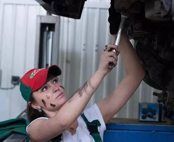 首保换机油要换机油格吗,汽车首保要换机油吗