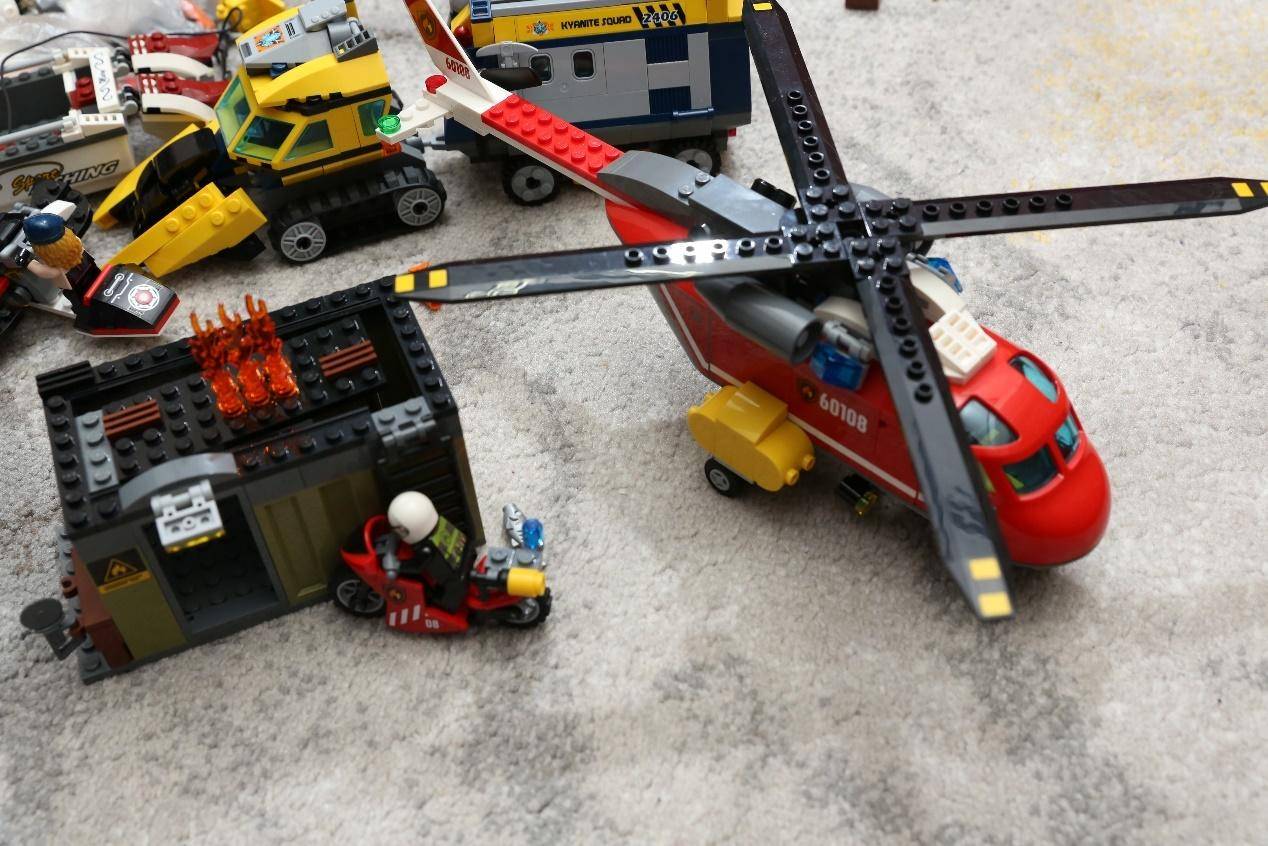 乐高新手拼搭700多颗粒的积木,乐高大块积木拼搭