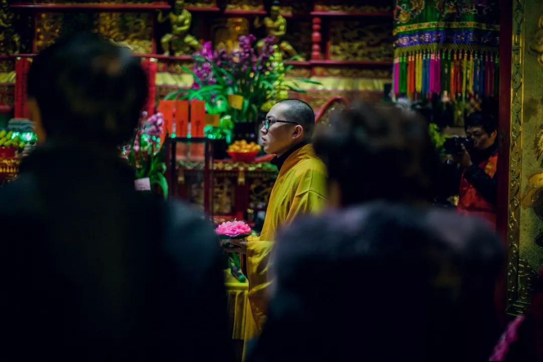 阿弥陀佛正确快速读法视频,南无阿弥陀佛正确的读法