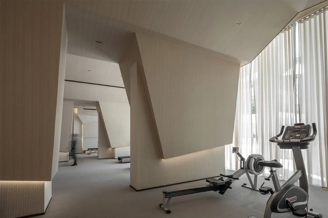 首发|达观设计：现代折线艺术生活馆，家与城市的过渡