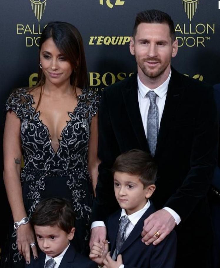 梅西6夺金球奖,梅西6夺金球奖瞬间