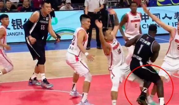 赵睿连续两次失误,赵睿连续失误两次