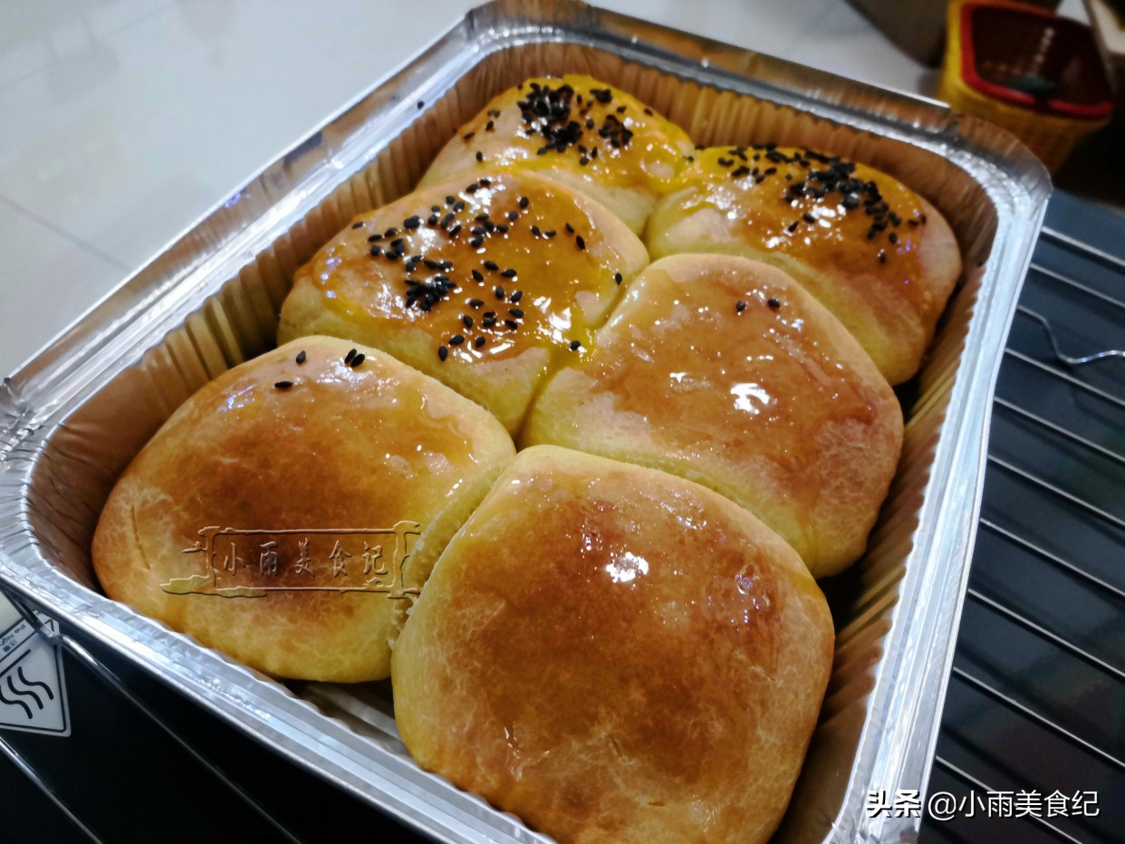 自己在家做烤面包超级简单,烤面包的过程真的很治愈