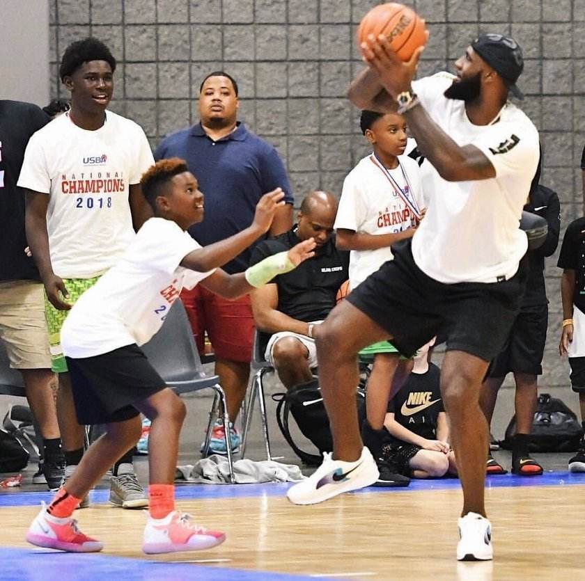 詹姆斯的鞋哪双又帅又实用,詹姆斯同款新鞋