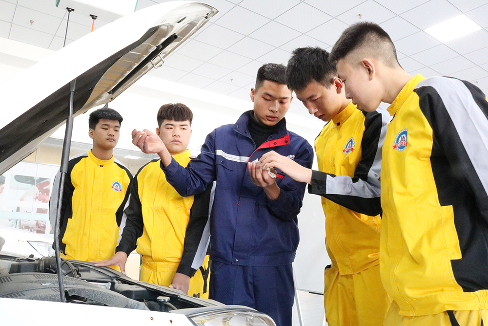 看故障码修车,汽车故障码检测仪