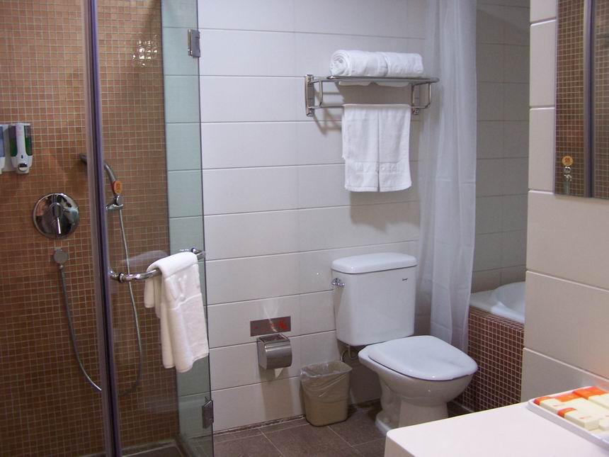 什么是卫浴五金件,淋浴房五金配件