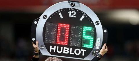 中超换人名额增至五人中场,中超换人