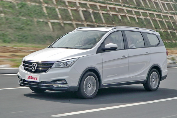 宝骏730cvt时尚型16年还值多少钱,宝骏730cvt自动挡二手车价格